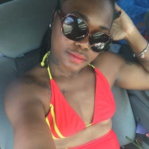 Meet your Posher, Tiara